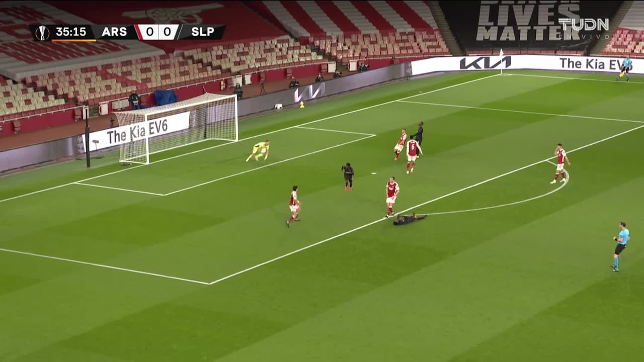 ¡TIRO ATAJADO! disparo por Peter Oladeji Olayinka.