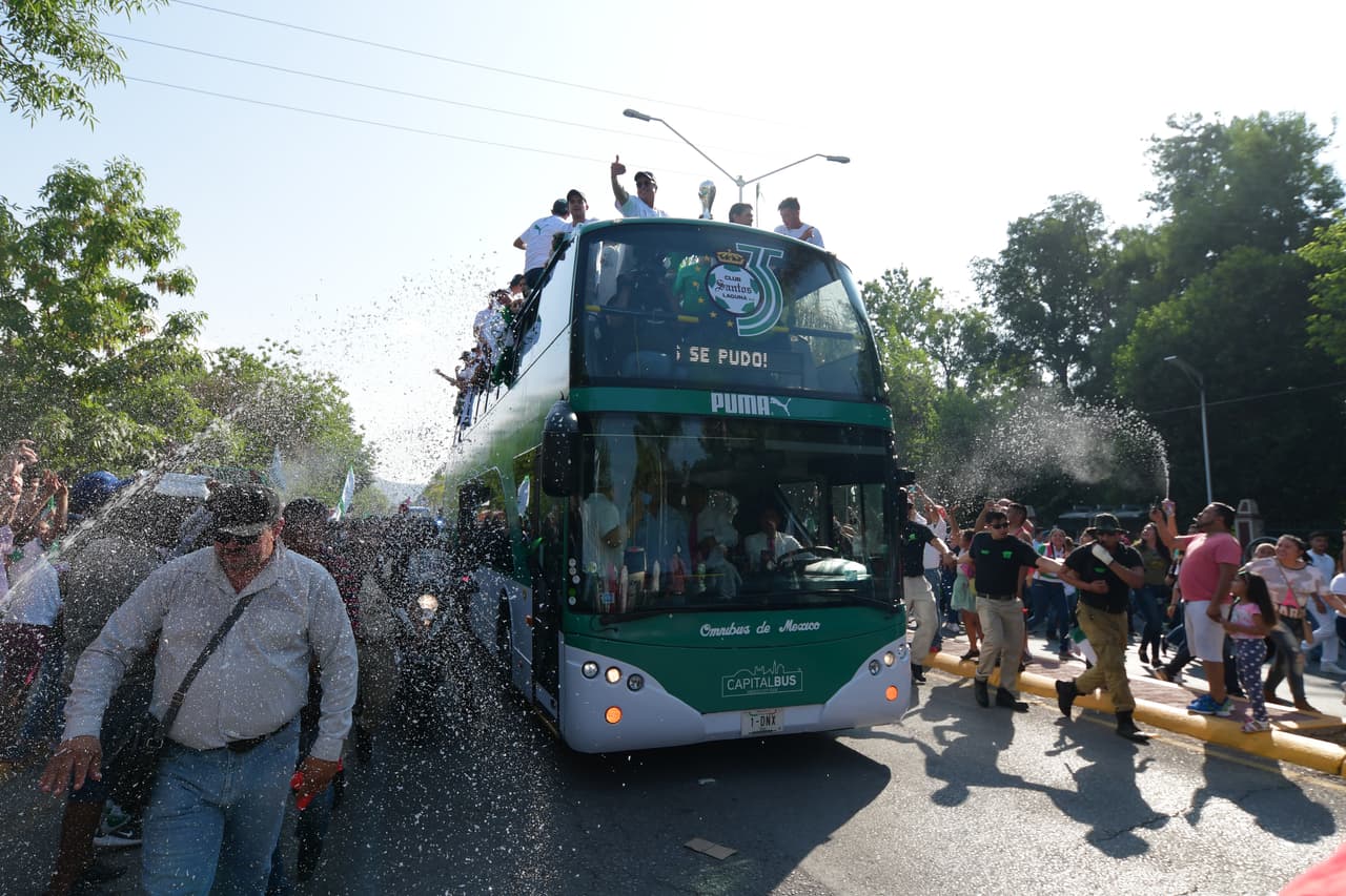 Los Guerreros festejaron su sexto título de liga con un multitudinario desfile ante su afición.