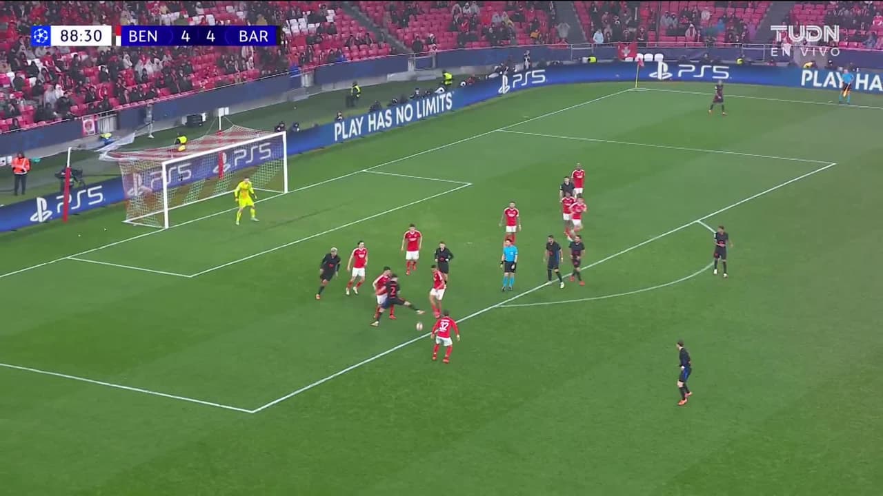 ¡TIRO ATAJADO! disparo por Ángel Di María.