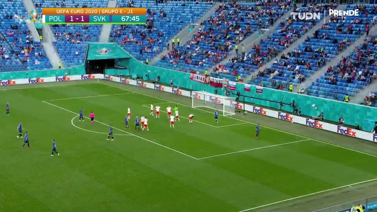 ¡GOL!  anota para Eslovaquia. Milan Skriniar