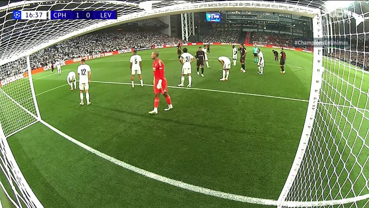 ¡TIRO ATAJADO! disparo por Robert Andrich.