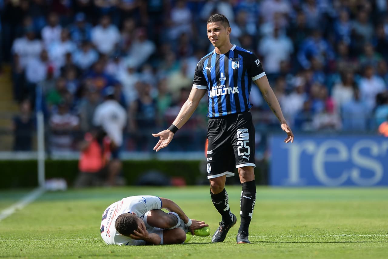 Tres goles de Gallos, obra de Luis Romo y Jair Pereira, fueron suficientes para derrotar a un Cruz Azul que no conoce la victoria en el Apertura 2019.