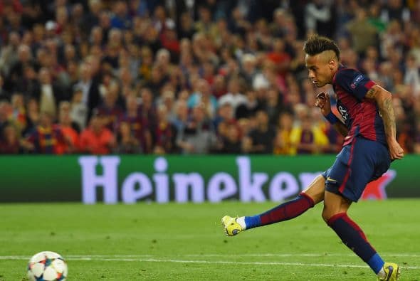 11 NEYMAR JR. El crack brasileño ha tenido una extraordinaria segunda temporada con el Barça donde solo se ausentó en el último partido de la fase de grupos en Nicosia ante APOEL. Fuera de ese encuentro, ha jugado en los otros once partidos de los blaugranas donde es titular indiscutible y solo ha sido sustituido en dos juegos cuando ya estaban resueltos. Tiene una asistencia en lo que va de la Champions pero ‘Ney’ ha destacado por su rol de ‘killer’ lleva nueve goles siendo el segundo mejor anotador detrás de Messi. Cinco de esos tantos contra el París Saint-Germain y otros tres contra el Bayern Munich durante las semifinales siendo figura en la vuelta con su doblete que liquidó a los bávaros.