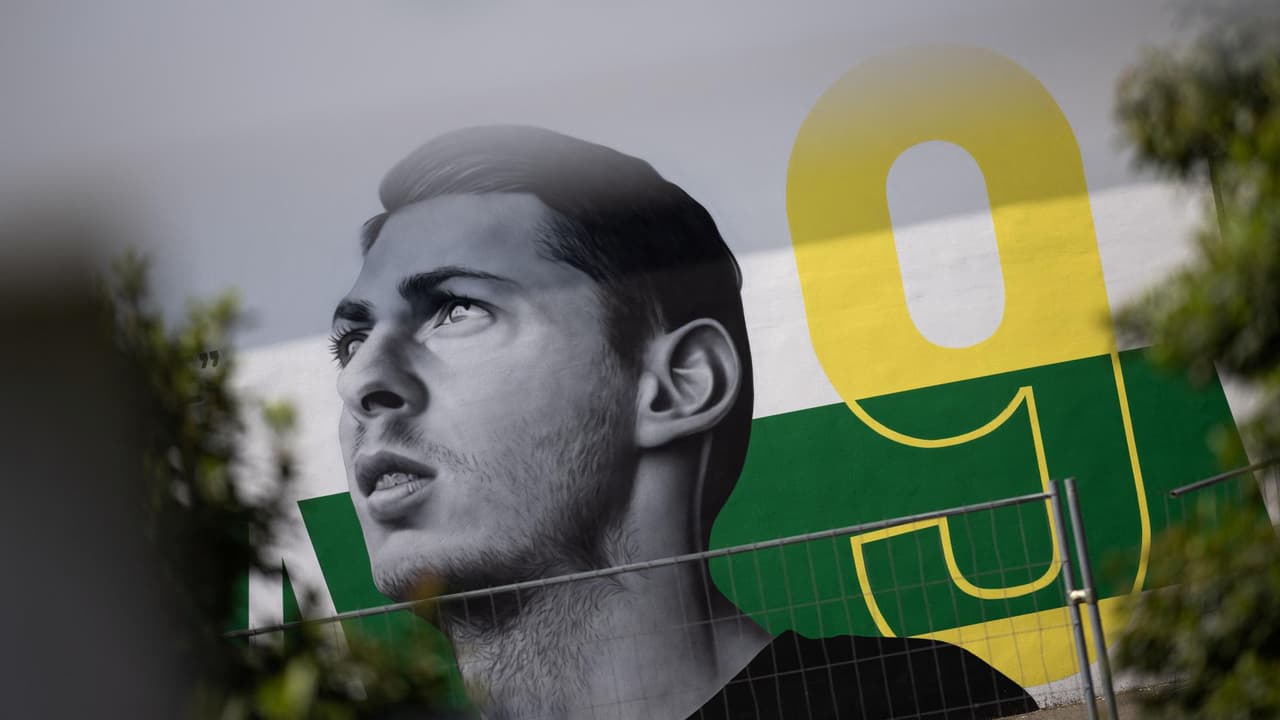 Indignación tras cánticos de ultras contra la memoria de Emiliano Sala