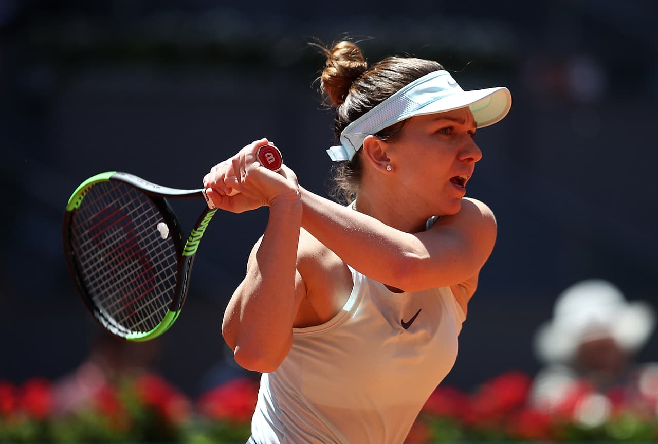 La rumana Simona Halep se convirtió en la primera semifinalista del Mutua Madrid Open al derrotar este jueves a la australiana Ashleigh Barty por 7-5 y 7-5 en poco más de hora y media.