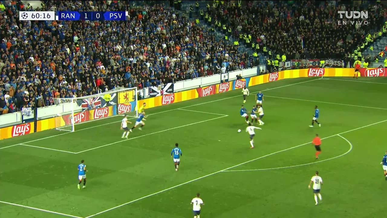 ¡GOL!  anota para PSV Eindhoven. Ibrahim Sangaré