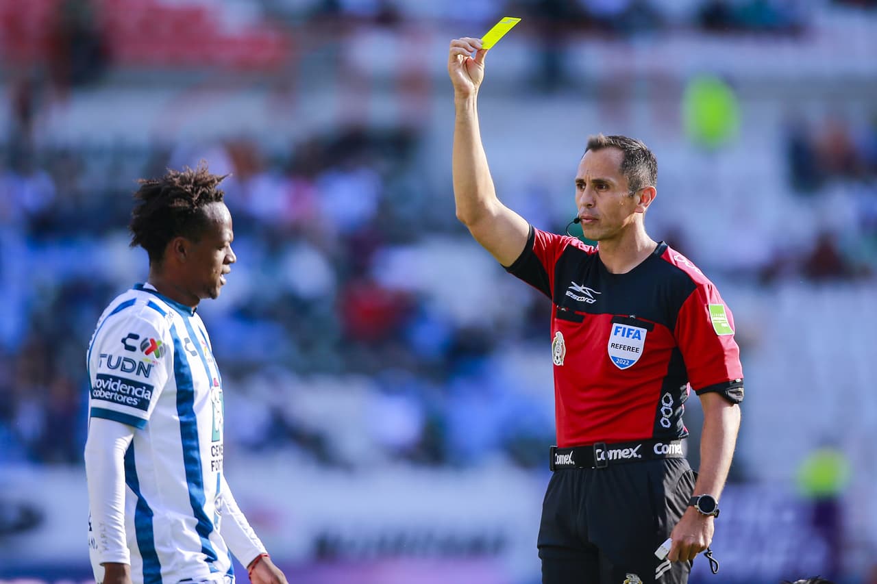 Gracias a un doblete de Luis Chávez y otro golazo de Roberto de la Rosa, el Pachuca dio cuenta de los Rayados.