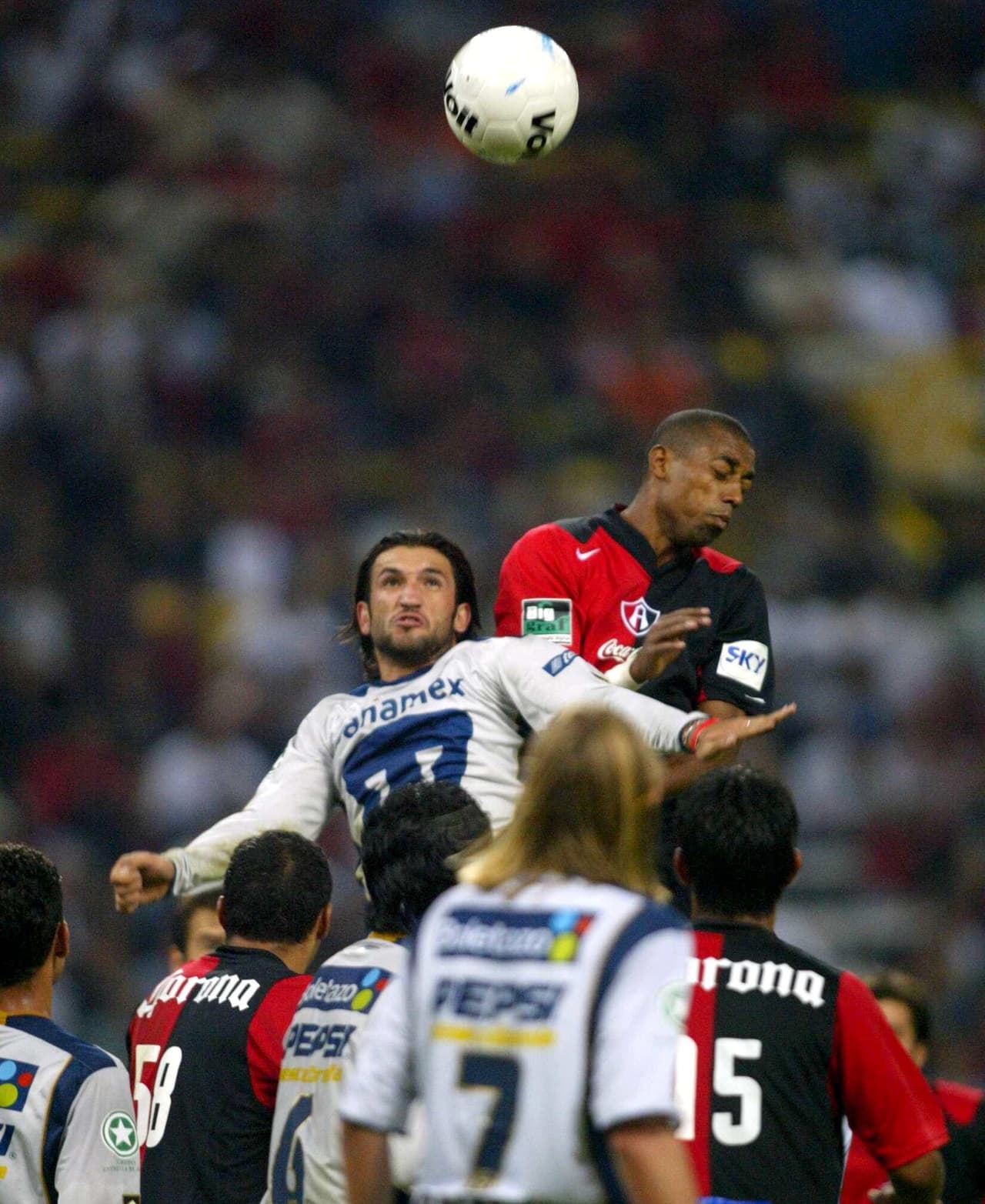 Aquella noche en el Jalisco el triunfo de la UNAM 2-1 se concretó gracias a los goles de Francisco ‘Kikín’ Fonseca y José Luis ‘Parejita’ López que hicieron inútil el tanto de Robert de Pinho.