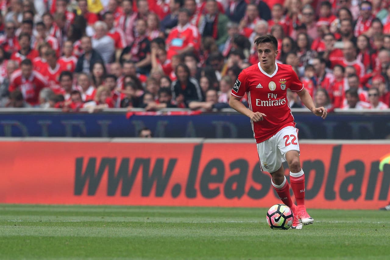El enganche argentino Franco Cervi del Benfica tiene calidad para jugar en el Barcelona. El tema es que juega de diez y el conjunto catalán solamente juega con 4-3-3.
