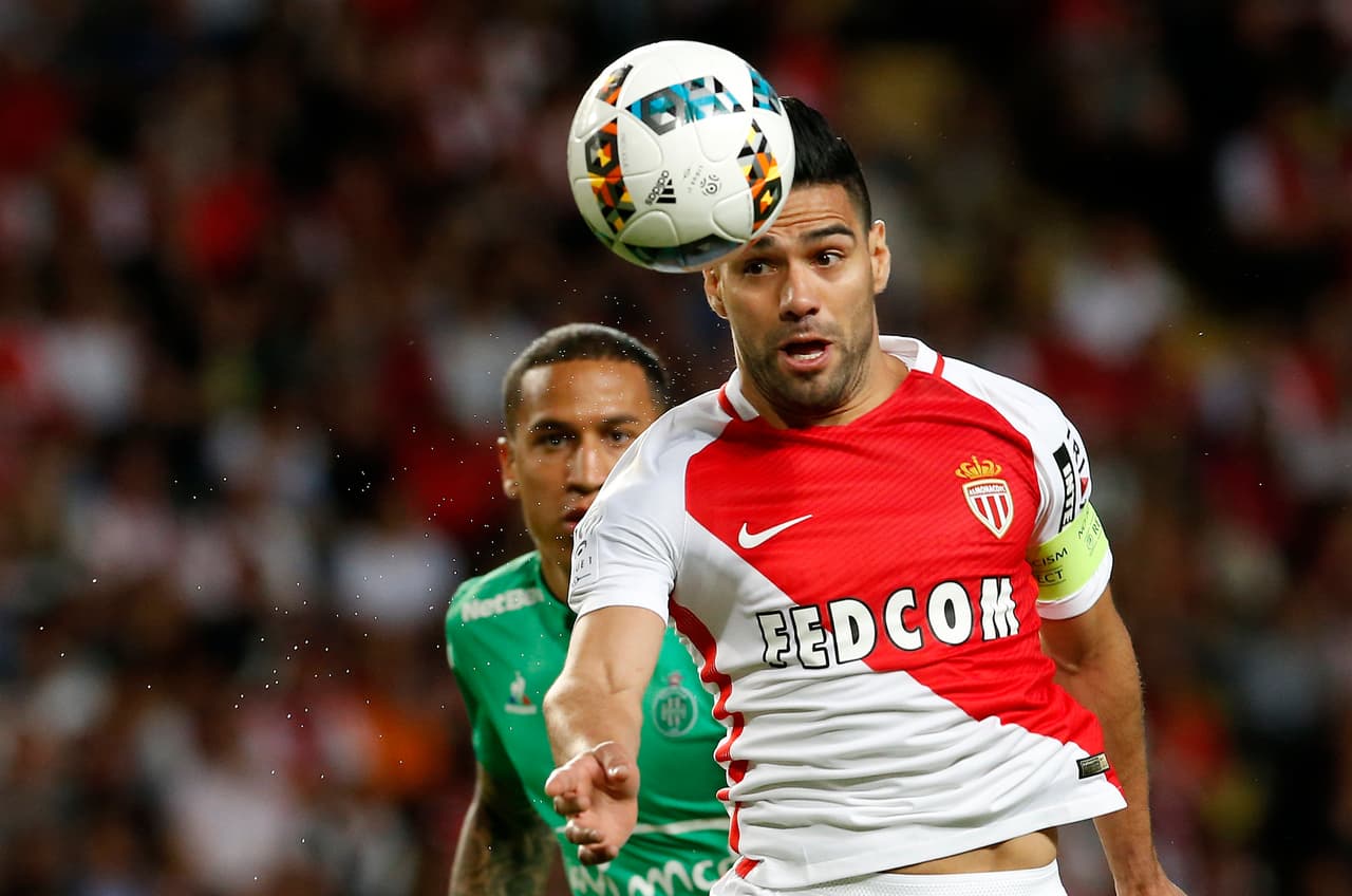 Al minuto 43 del segundo tiempo, a pesar de no anotar gol, Radamel Falcao salió aplaudido por la hinchada que reconoce las cualidades de su capitán, que logró el tercer título de Liga en su carrera tras los obtenidos en Argentina y Portugal.