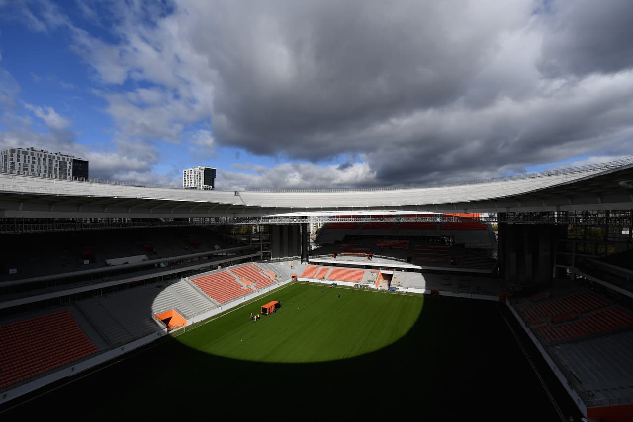 Aunque pareciera que los espectadores de la última fila en estas tribunas no podrían ver el juego, el ángulo de las mismas lo hace posible.