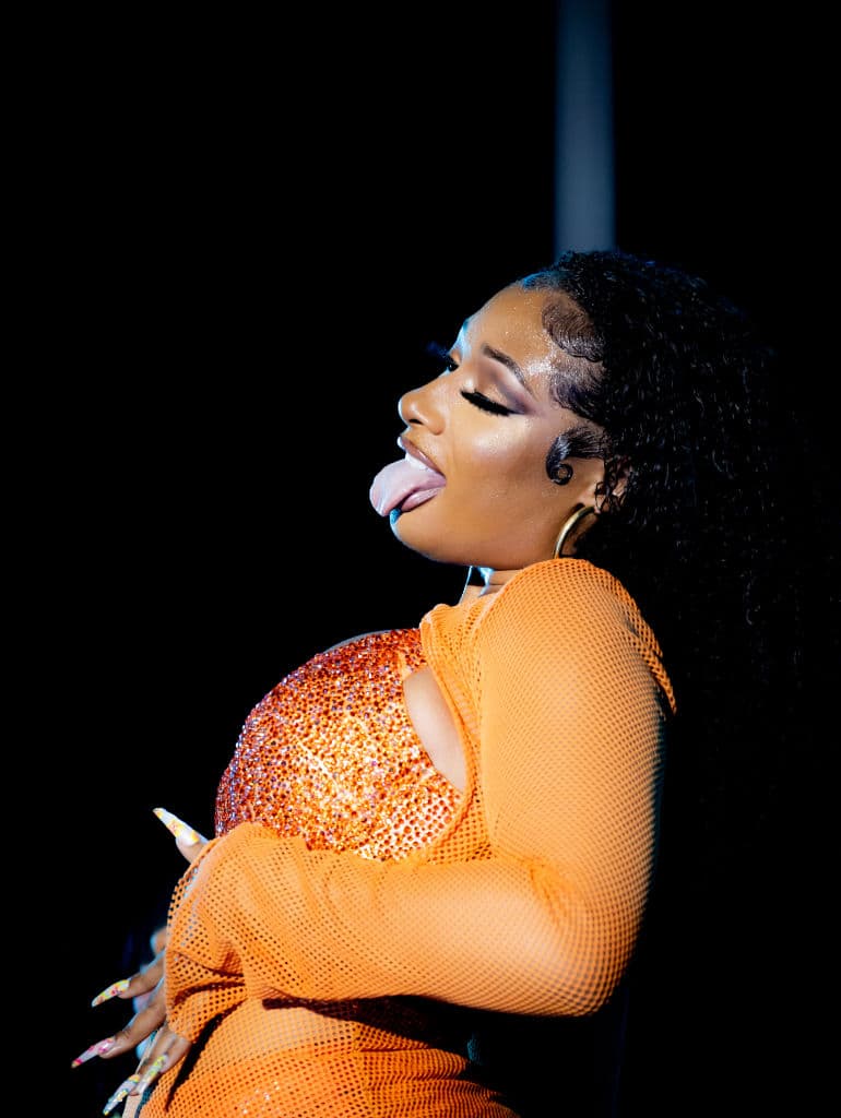 Las reinas del rap que encabezan las listas de éxitos Cardi B y Megan The Stallion se pusieron rígidas en los Premios Grammy de este año.