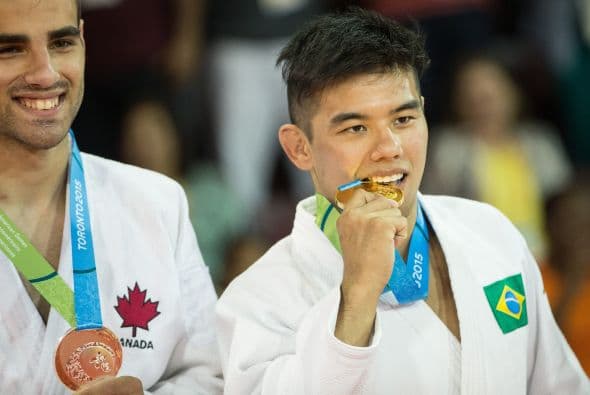 Brasil, por su parte, sumó su segundo oro con el triunfo de Charles Chibana en menos 66 kilos. El brasileño derrotó al local Antoine Bouchard con un punto sobre el final del round, en una categoría en que el cubano Carlos Tondique y el argentino Fernando González se llevaron los bronces.