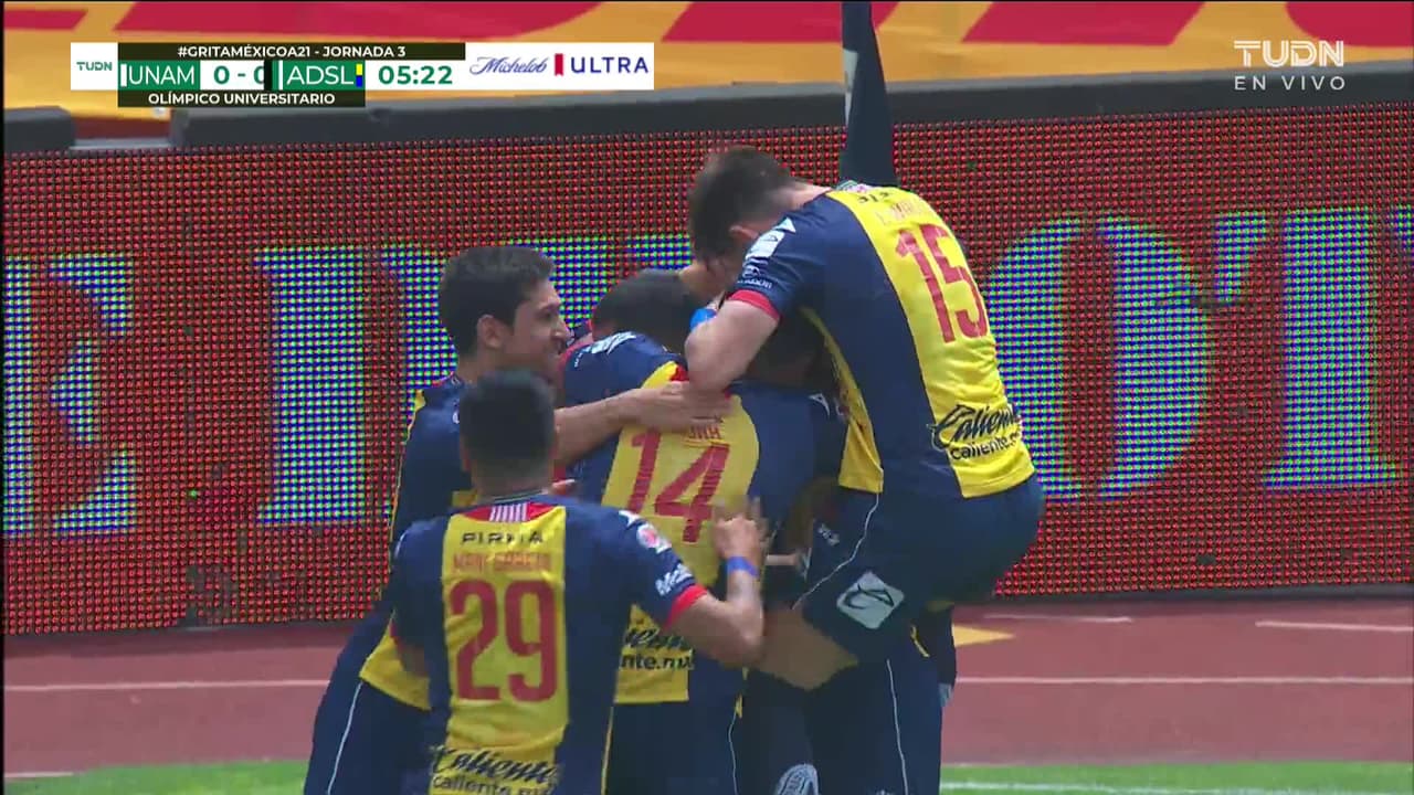 ¡TIRO ATAJADO! disparo por Germán Berterame.