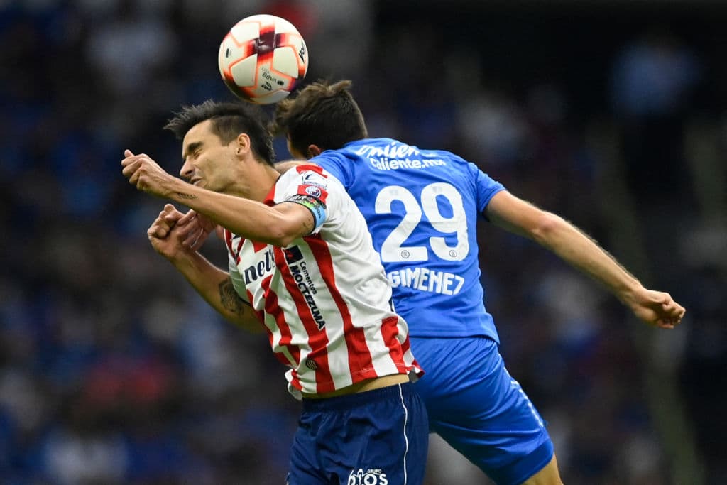 Ricardo Chávez, con un gol sobre el final del primer tiempo, le dio la victoria al Atlético de San Luis por 0-1 sobre el Cruz Azul en el Estadio Azteca.