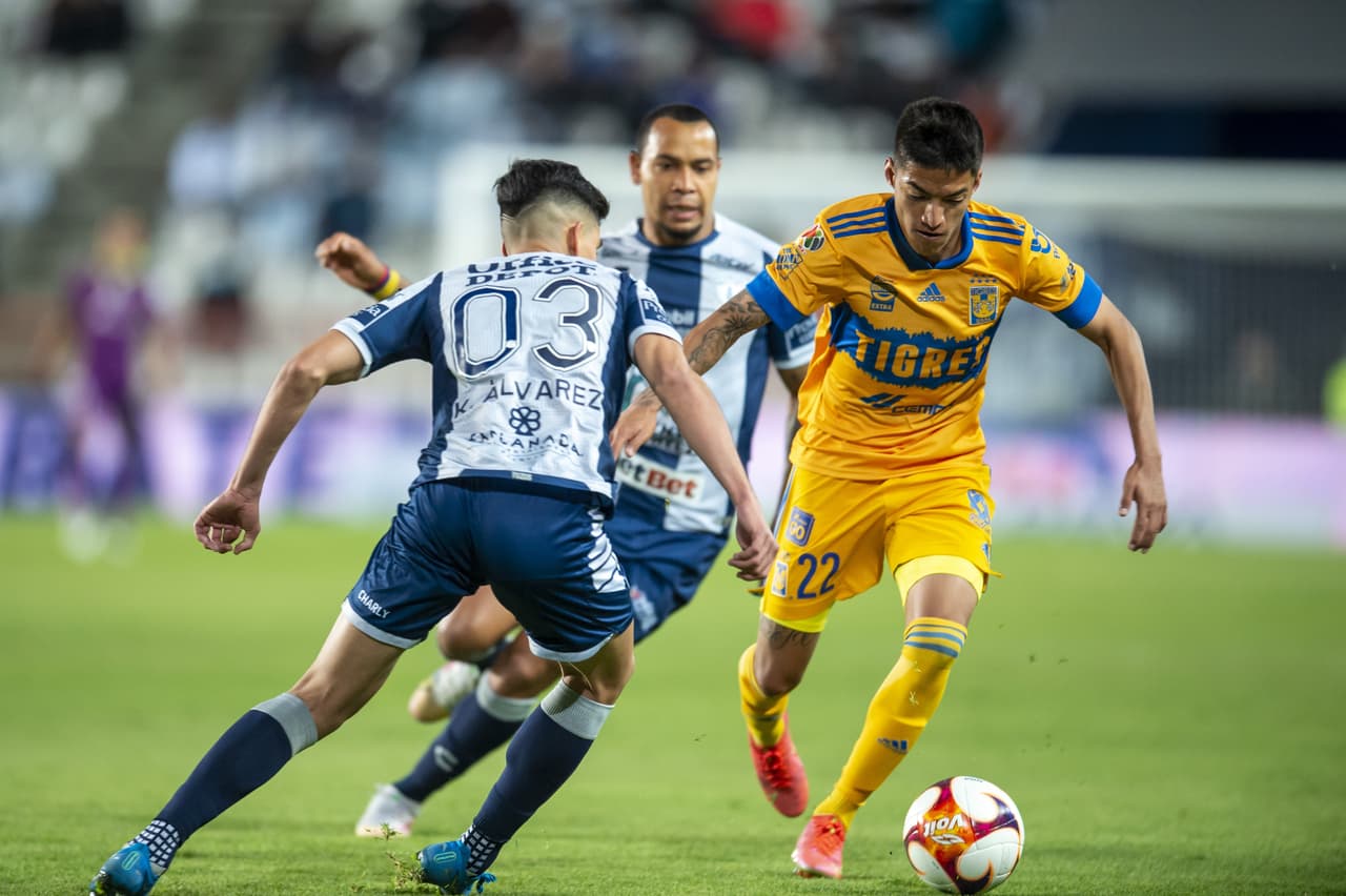 Roberto de la Rosa agarra adelantado a Nahuel y consigue el tanto que la da la victoria a 1-0 sobre los Tigres. Los felinos quedan fuera de del repechaje y Pachuca recupera posiciones y llega a la onceava plaza.