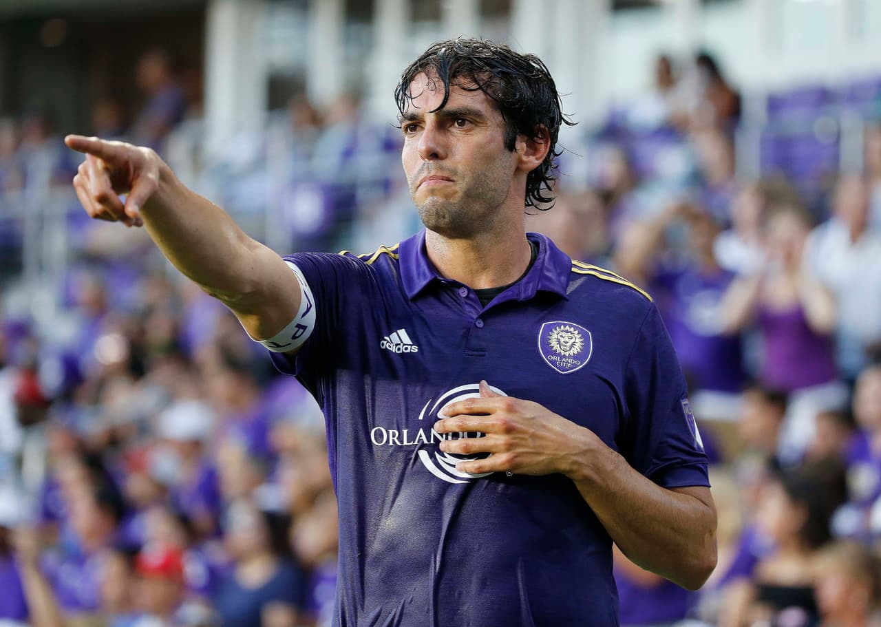 Kaká – Los números del campeón del mundo en 2002, no son tan impresionantes por la mencionada lesión que lo dejó fuera varios partidos, pero sigue siendo el líder que porta el gafete de capitán, tiene tres goles anotados, ha registrado cuatro asistencias, y la magia que enamora sigue intacta.