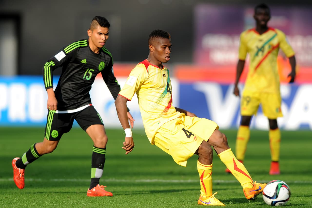 También jugaba el surgido de Gallos Blancos de Querétaro, Orbelín Pineda.