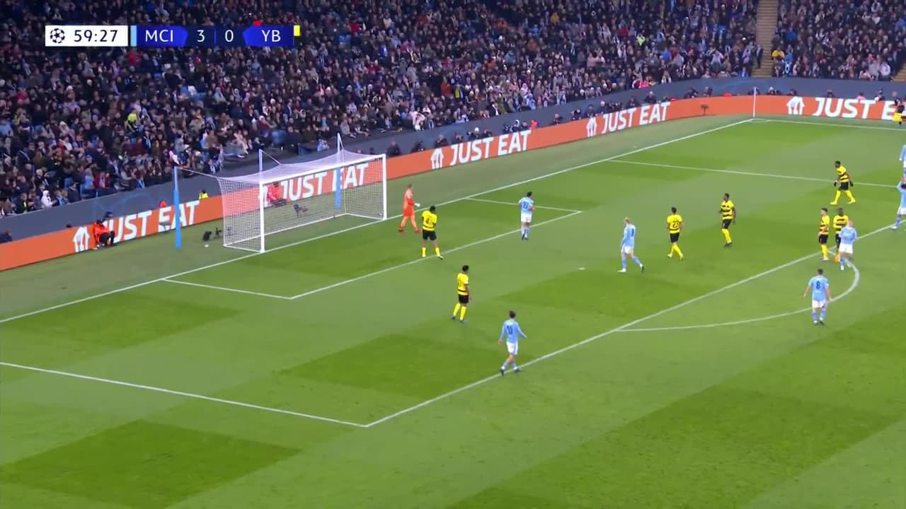 ¡TIRO ATAJADO! disparo por Phil Foden.