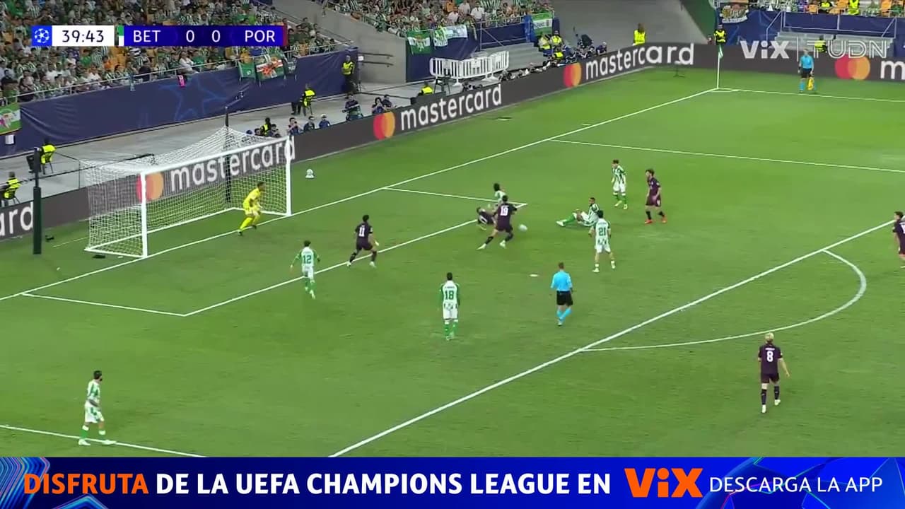 ¡Golazo anulado! Mano de Borja Sainz que salva al Betis del 0-1