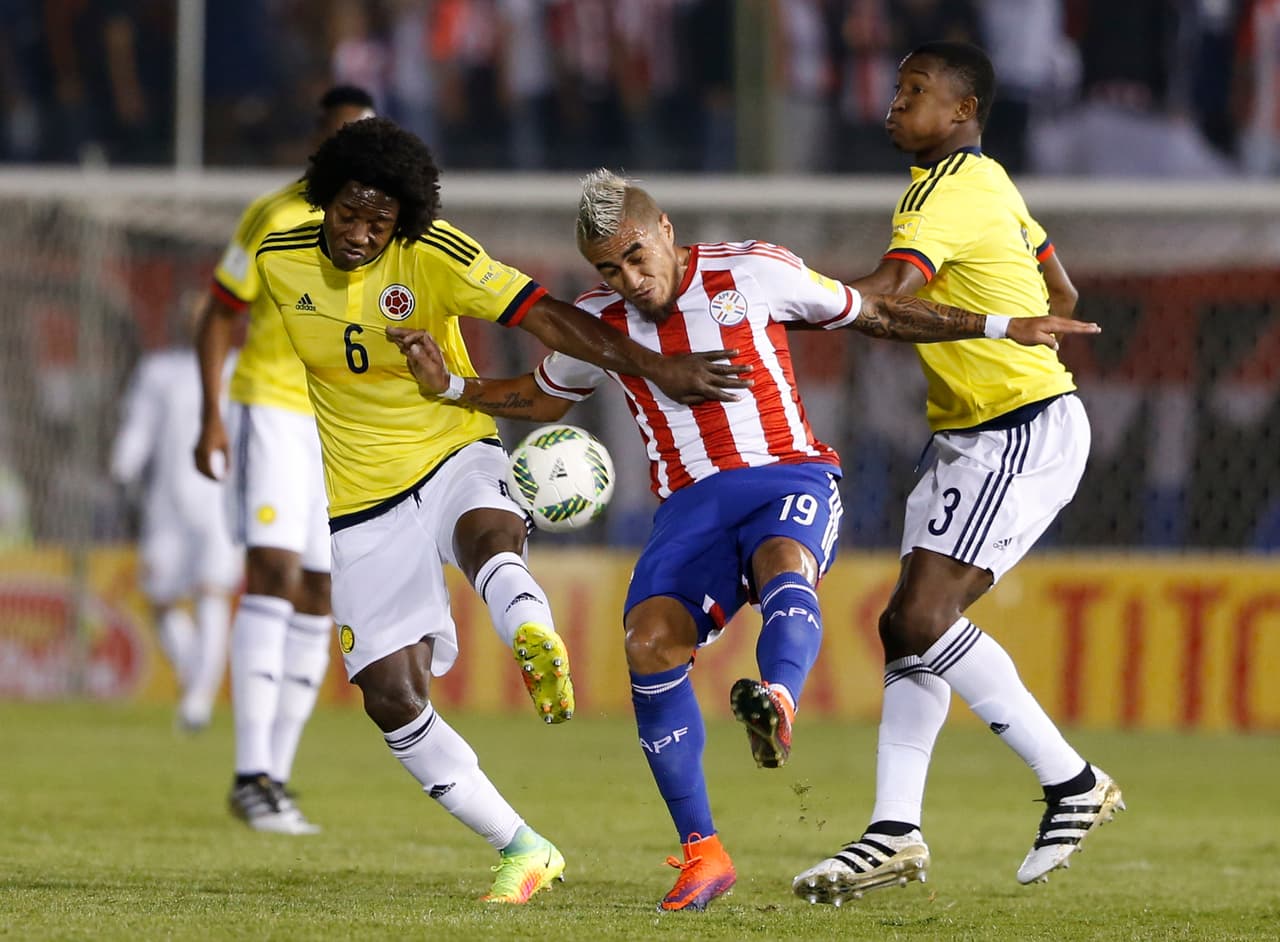 El defensa del Pachuca Óscar Murillo (der.) fue el único titular entre los colombianos que juegan en México. El central estuvo acertado en defensa y demostró su buen momento.