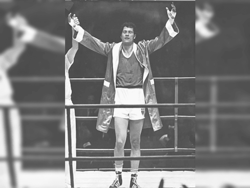 Joaquín Rocha, de 1.95 m peleó por ganar el bronce en México 1968 contra Adonis Ray y Rudie Lubbers. Después de derrotarlos, Rocha se convirtió en el primer boxeador de pesos pesados mexicano.