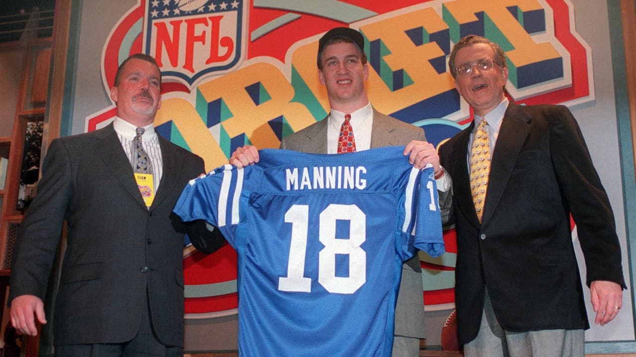 Peyton Manning, al ser elegido en el Draft de 1998.