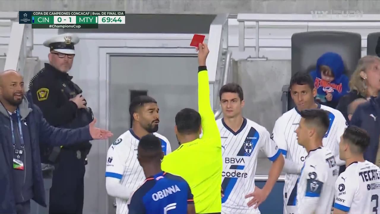 ¡Expulsado! Aguirre deja a Rayados con diez ante Cincinnati