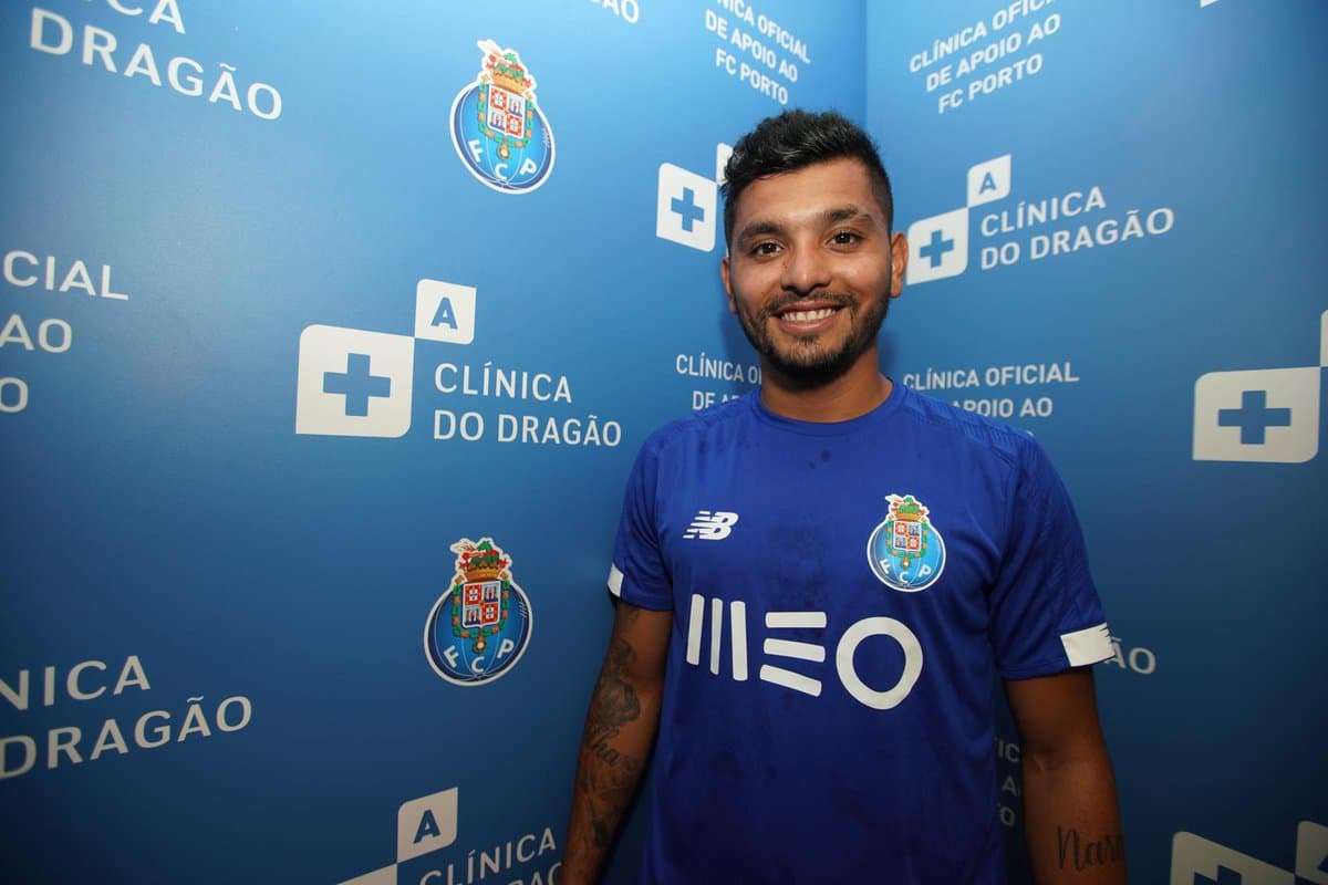‘Tecatito’ Corona ya reportó con el Porto