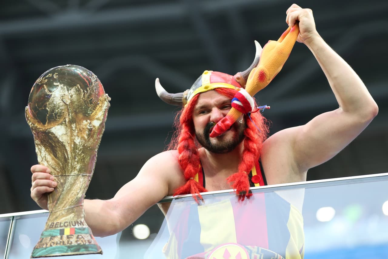 El colorido de los fanáticos de Francia y Bélgica en la semifinal de Rusia 2018 también tiene una muestra de la intensidad en la definición del primer finalista del Mundial.