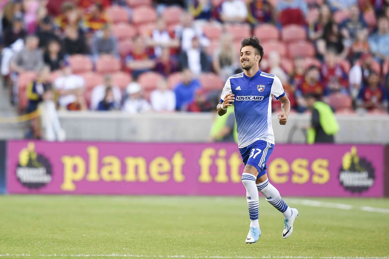 FC Dallas se mantiene como el único invicto de la MLS con doblete del argentino Maxi Urruti 