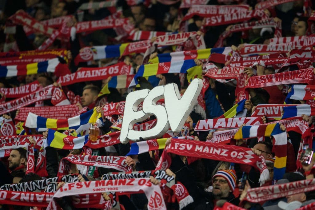 En el Opel Arena de Maguncia los fanáticos del Mainz esperaban un buen resultado de su equipo que lucha por escalar puestos desde la mitad de la tabla.