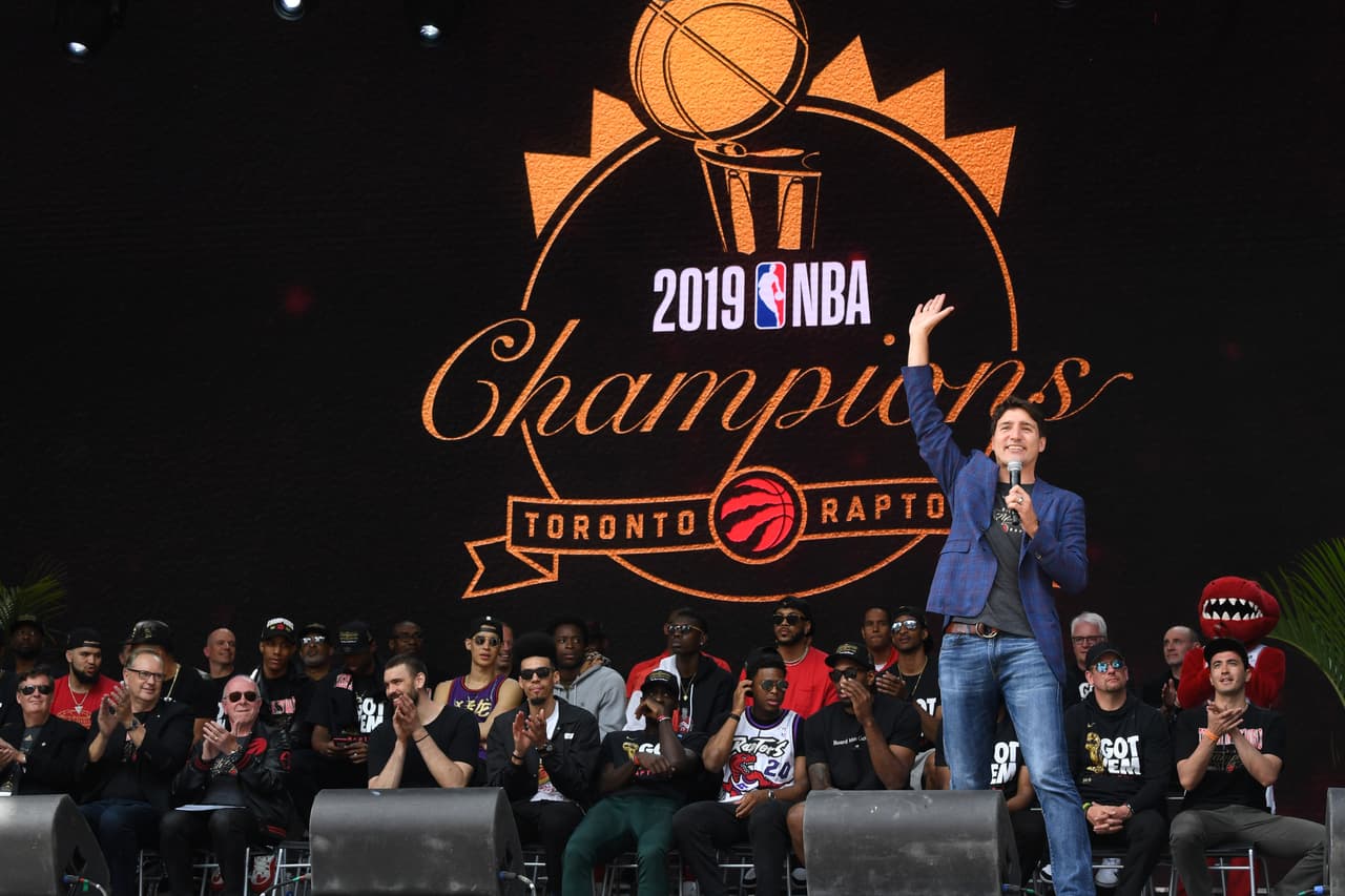 Los Raptors de Toronto vencieron a los Warriors de Golden State en la final de la NBA para lograr su primer campeonato.
<br>