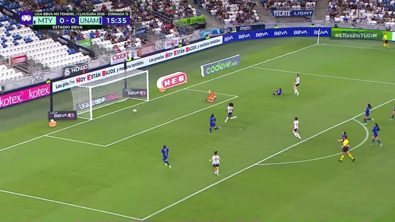 ¡Gooooooool de Rayadas! Emily Gielnik para poner el 1-0 vs Pumas