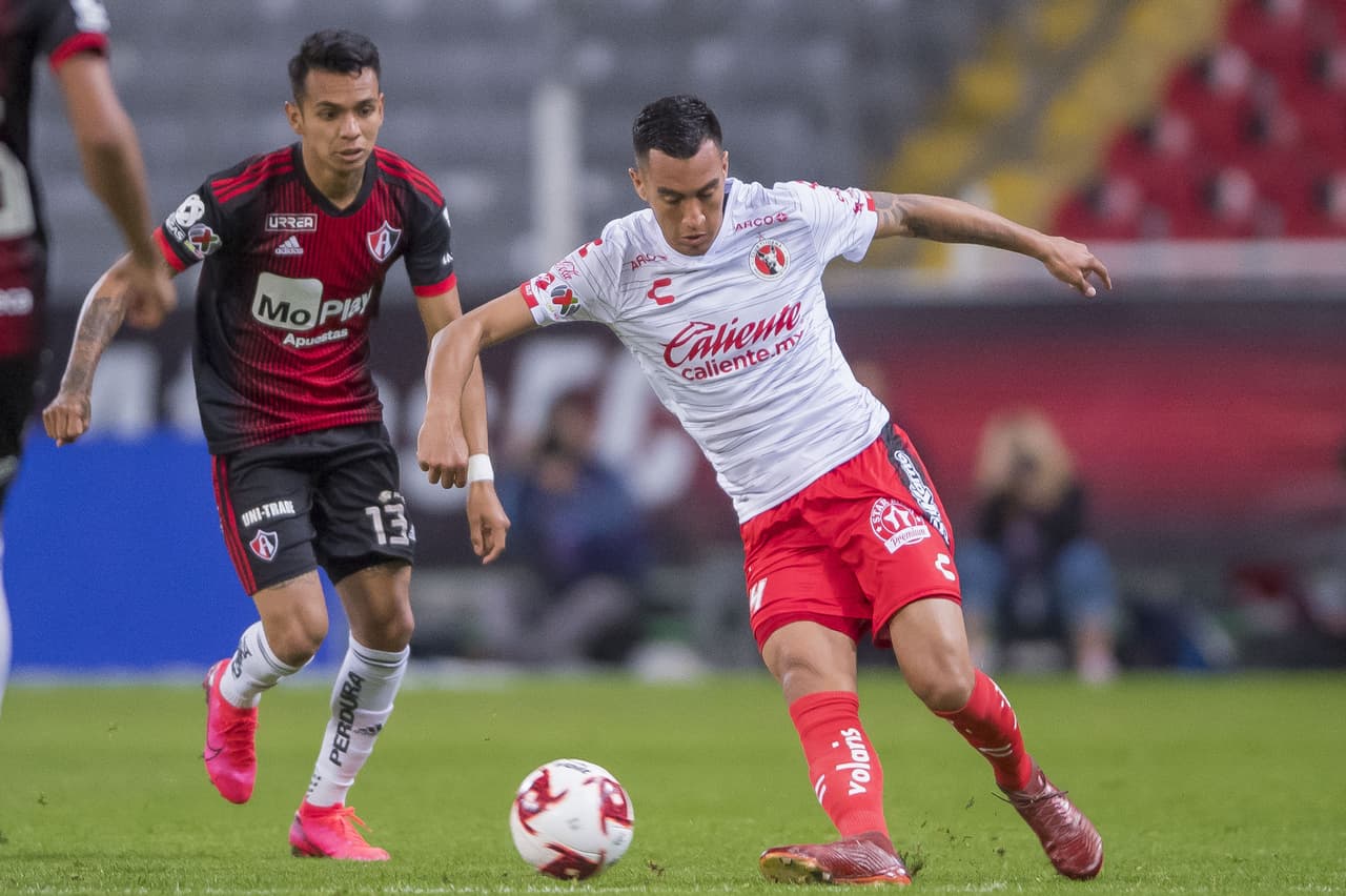Con goles de Luciano Acosta y Javier Correa, Atlas gana y se queda con los puntos.