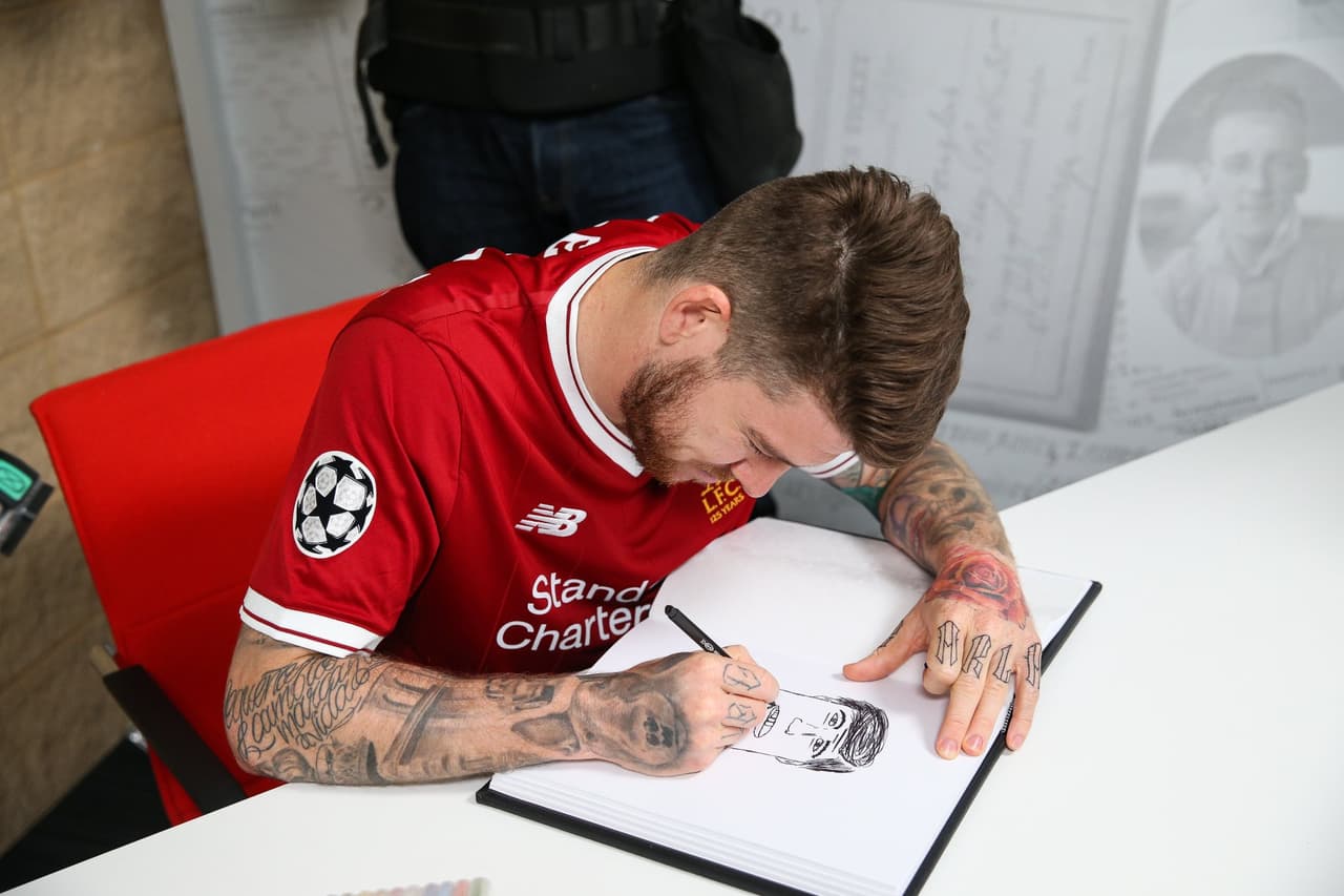 El español Alberto Moreno fue uno de los jugadores del Liverpool que hizo parte de esta actividad.
