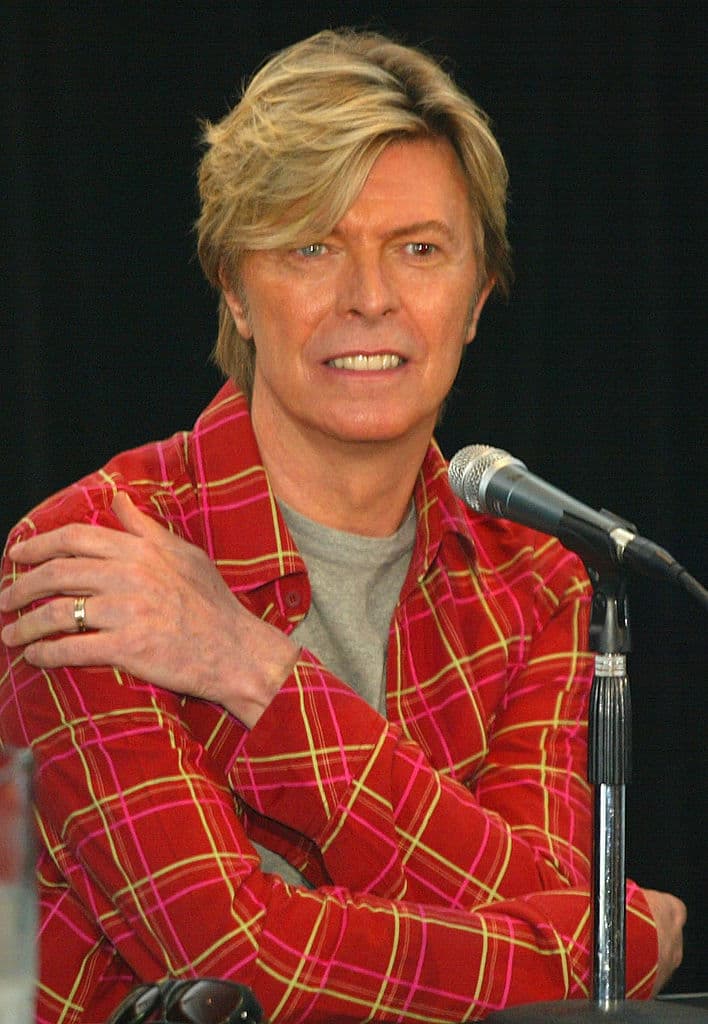 ‘The Think White Duke’ nació. Bowie experimento con drogras y vio la popularidad de nuevo con ‘Fame’ y ‘The Golden Years’.