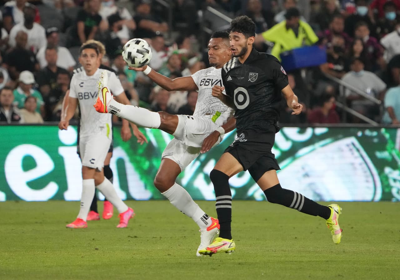 Ricardo Pepi puso a prueba al 'Patón' Guzmán en más de una ocasión.