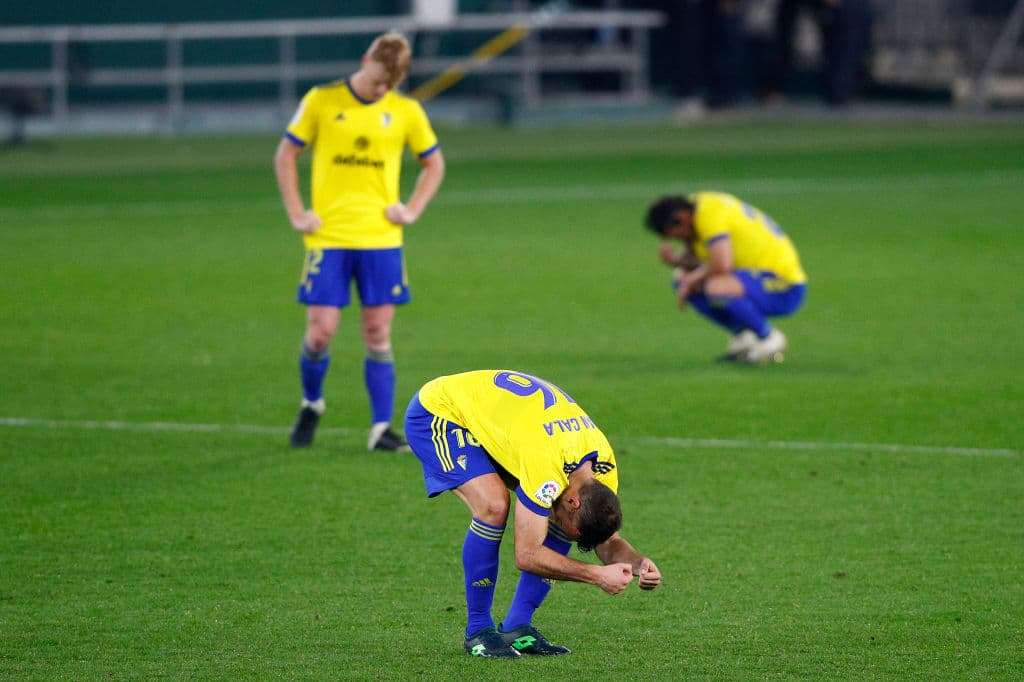 Betis derrota al Cádiz y se mete entre los 10 primeros de La Liga | Guido Rodríguez hizo el solitario gol del triunfo; ‘Choco’ Lozano y Diego Lainez ingresaron en la segunda mitad.