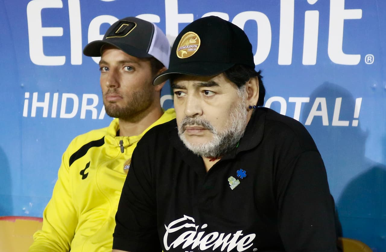 Con un semblante muy serio apareció el técnico de Dorados, el argentino Diego Armando Maradona previo al inicio del juego de ida de los Cuartos de Final ante Cimarrones de Sonora.