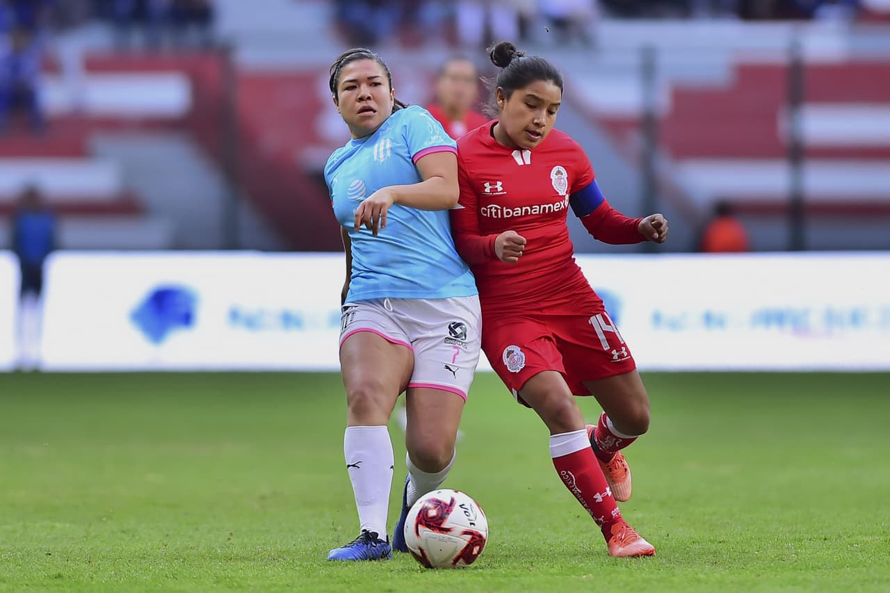 Con goles de Desiree Monsiváis, Rayadas venció, no sin sufrir al final 1-2 a las Diablitas del Toluca, en la Bombonera, Karla Saavedra descontó para las locales.