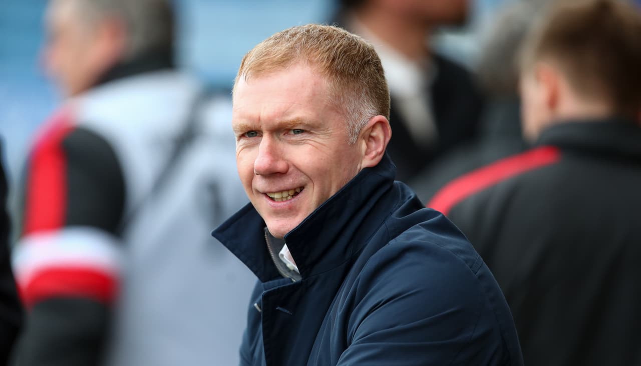 Scholes tuvo un fugaz paso como DT del Oldham.