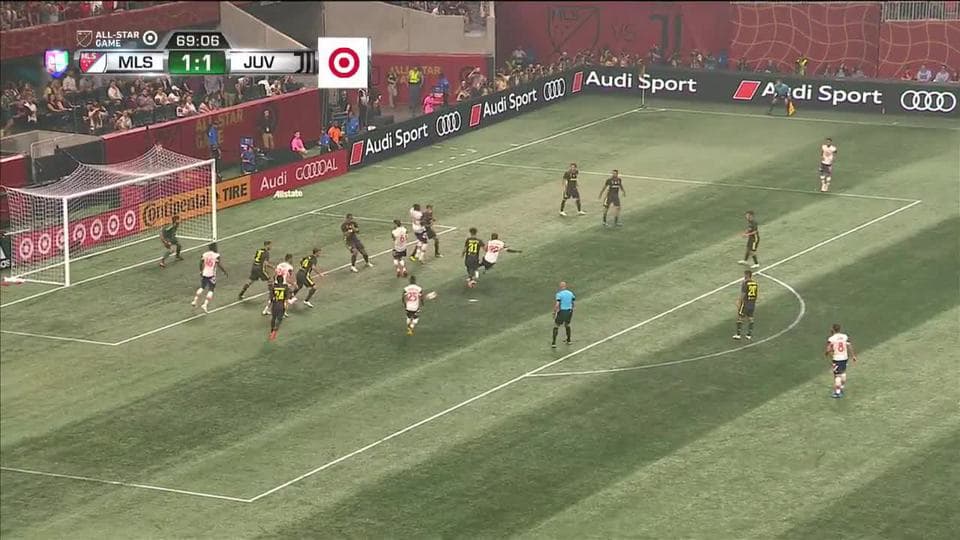 Tiro desviado de Bradley Wright-Phillips