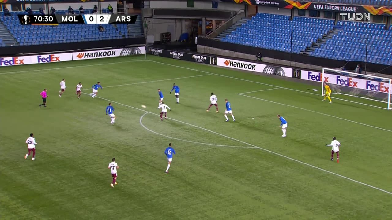 ¡TIRO ATAJADO! disparo por Alexandre Lacazette.