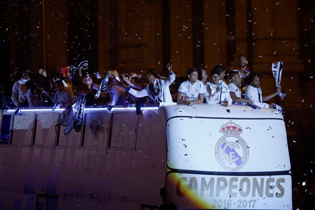 La jornada 38 de La Liga definio el título a favor del Real Madrid que solo necesitaba ganarle al Málaga en La Rosaleda para alzar el título. Barcelona ganó, pero no le alcanzó para arrebarle la corona a su rival de siempre.