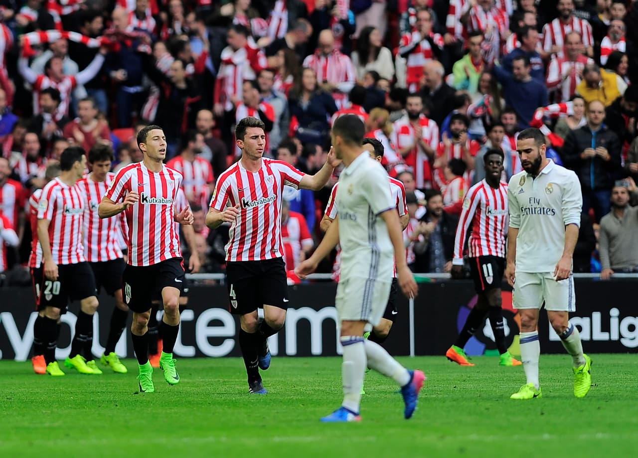 En el minuto 65 el Athletic empató gracias a un cabezazo de Aritz Aduriz, a pase también de cabeza de Raúl García.