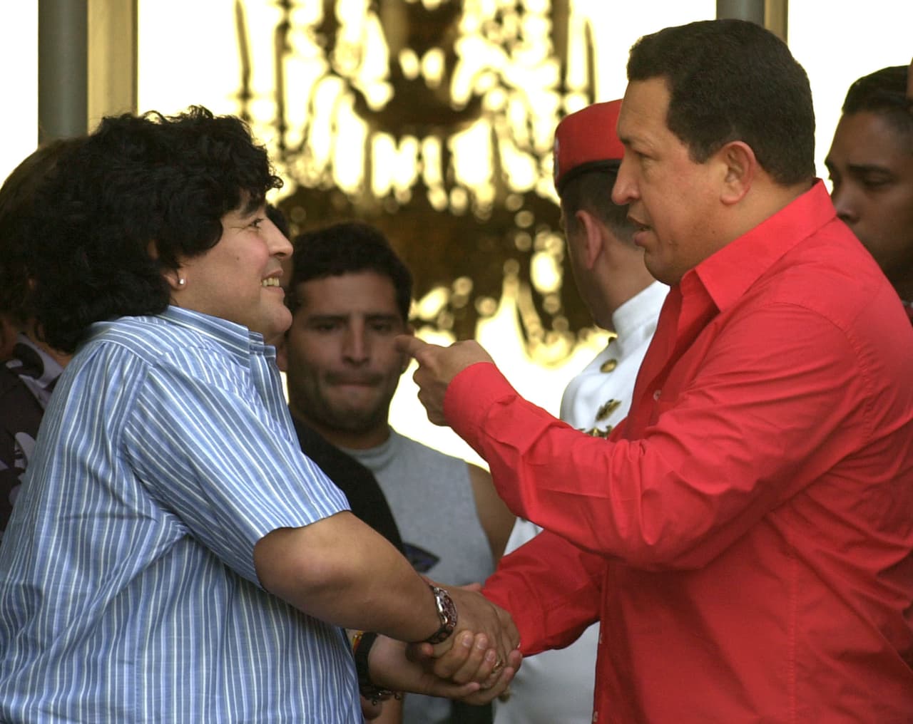 Una de las relaciones más polémicas de 'El Diego' fue la que sostuvo con Hugo Chávez y actualmente con Nicolás Maduro. Así mismo, con el cubano Fidel Castro.