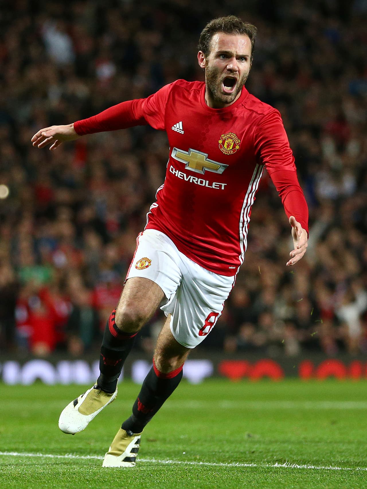 El tanto de Mata además despertó a un Old Trafford que necesitaba esta victoria luego de ver la irregularidad de su equipo.