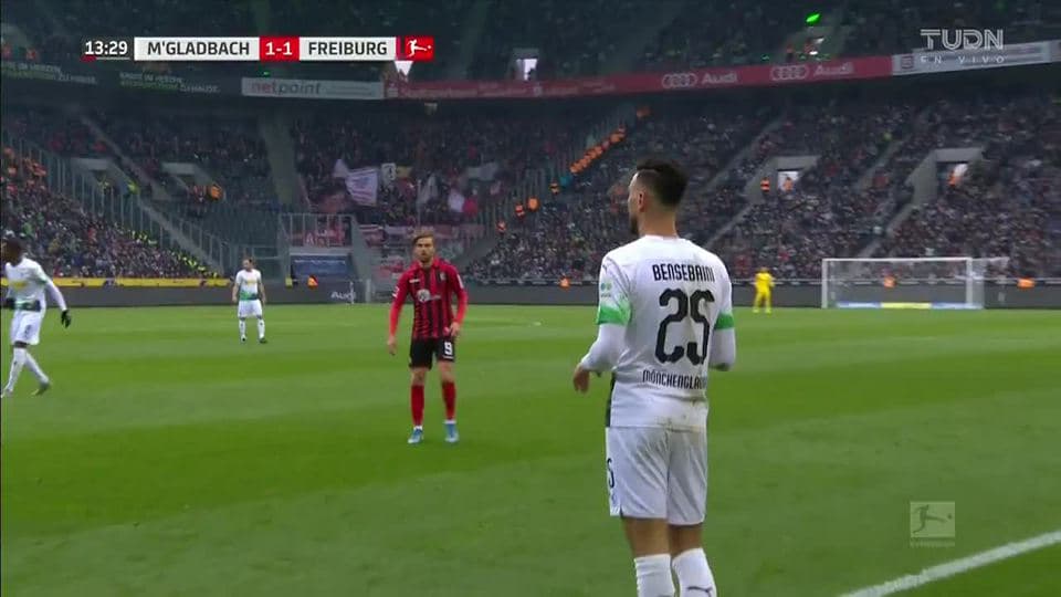 Tiro desviado de Denis Zakaria