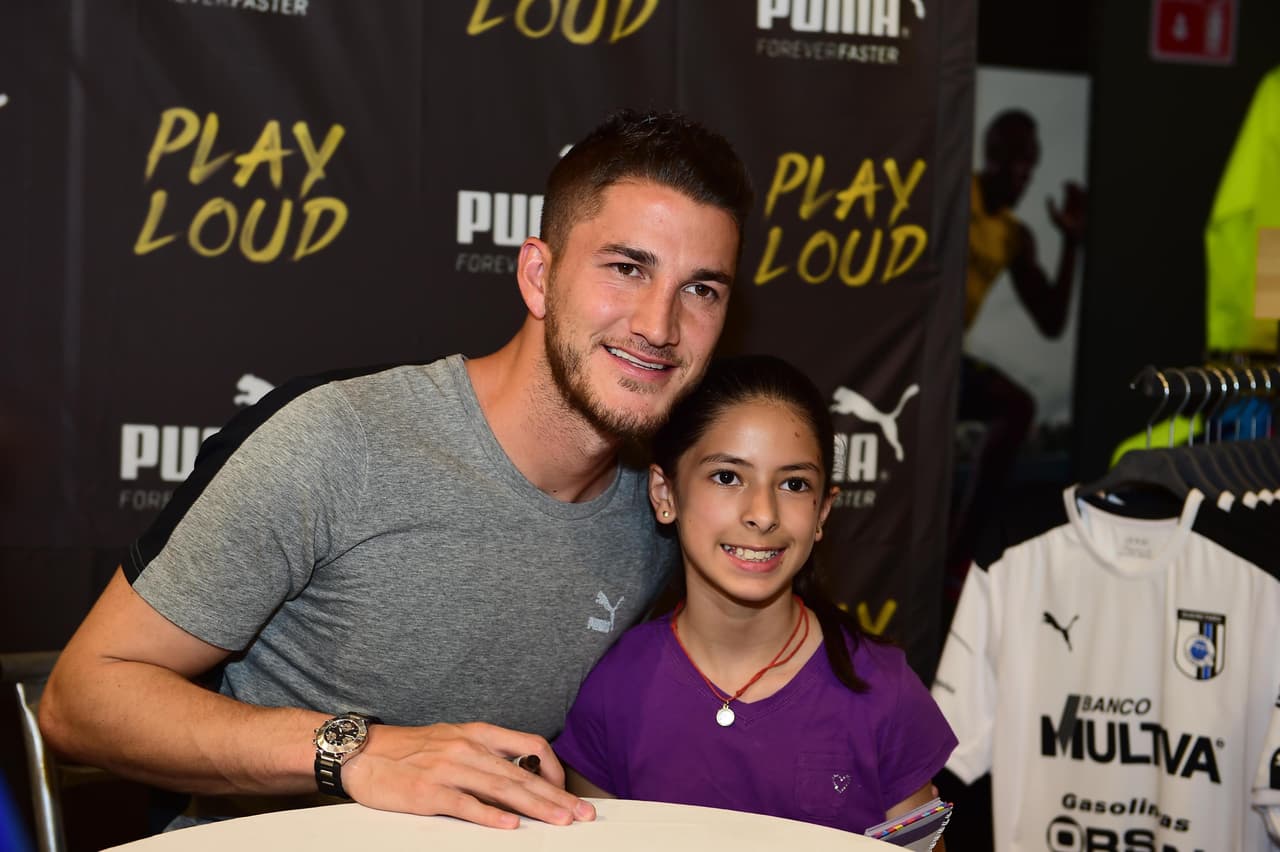 Los seguidores de los Gallos, con las mujeres a la cabeza, le han sabido expresar su cariño.